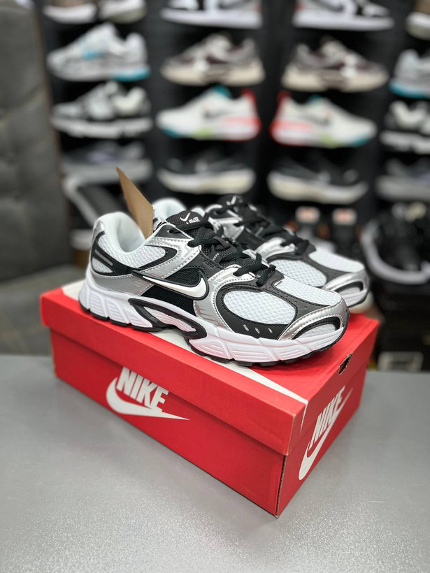کتونی ست جذاب زنانه و مردانه نایک وی فایو کی Nike v5k run / ساخت ویتنام وارداتی سایز۳۷ الی ۴۵/ضمانت کیفیت کالا/فروش تکی و عمده