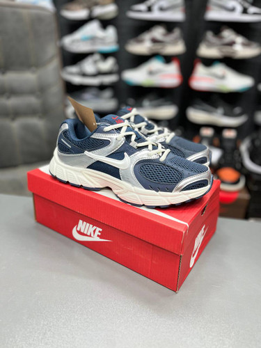 کتونی ست جذاب زنانه و مردانه نایک وی فایو کی Nike v5k run / ساخت ویتنام وارداتی سایز۳۷ الی ۴۵/ضمانت کیفیت کالا/فروش تکی و عمده