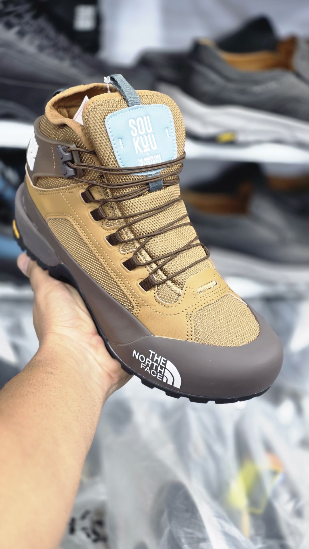 کوهنوردی و طبیعت گردی نورث فیس The North Face SOUKUUسایز ۴۰ الی ۴۵ضد آب و رویه گورتکس زیره ویبرام ضمانت کیفیت کالا فروش تکی و عمده