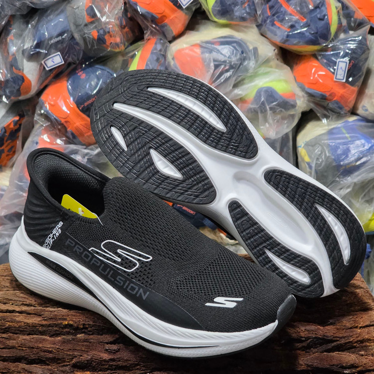 کفش اسکیچرز اسلیپ اینس Skechers Hands Free Slip-ins طبی و سبک پیاده رویی و روزمره بدون بند سایز۴۰ ساخت ویتنام وارداتی فروش تکی و عمده/ضمانت کیفیت کالا