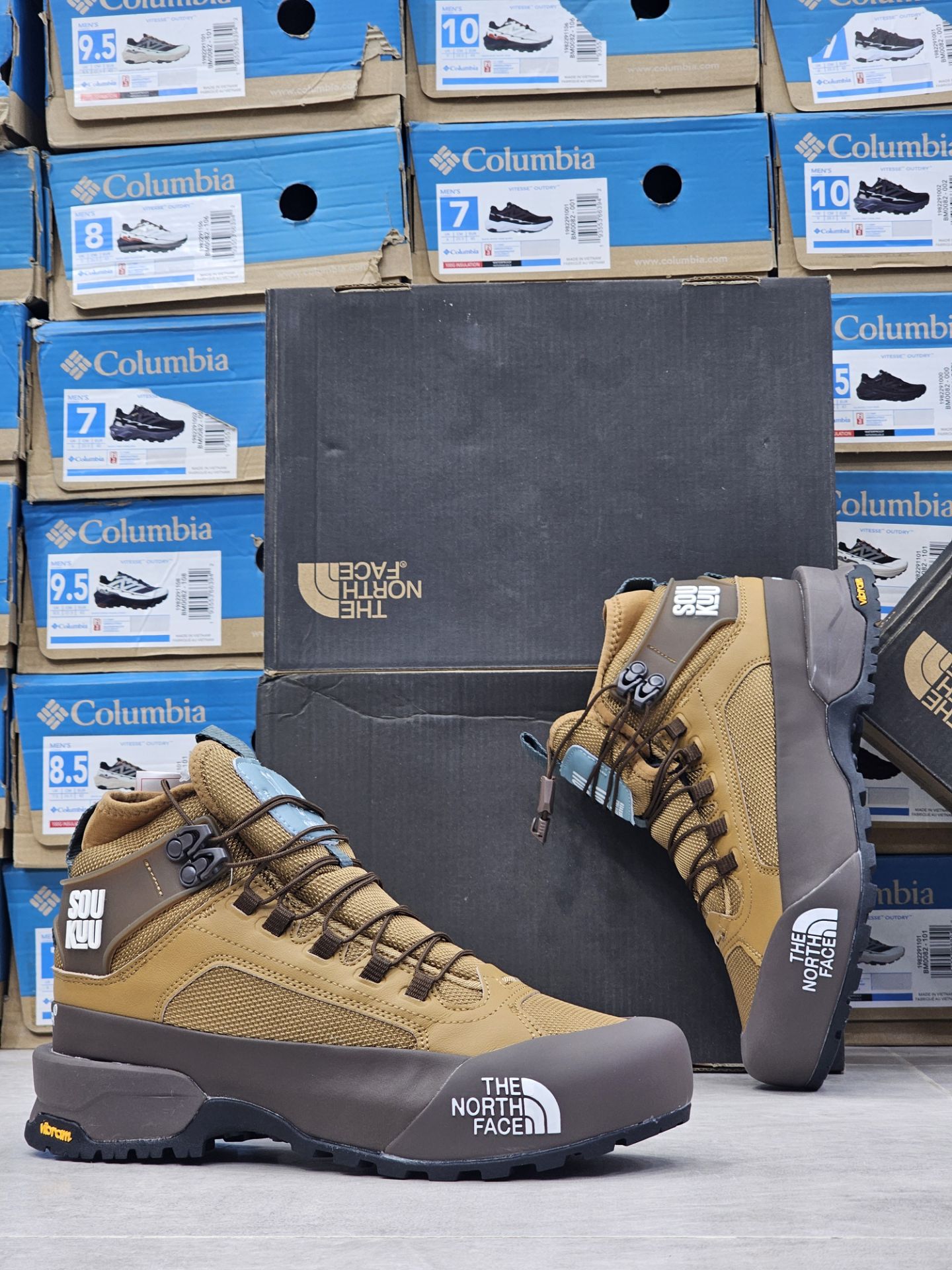 کوهنوردی نورث فیس و طبیعت گردی The North Face SOUKUUسایز ۴۰ الی ۴۵ضد آب و رویه گورتکس زیره ویبرام ضمانت کیفیت کالا فروش تکی و عمده