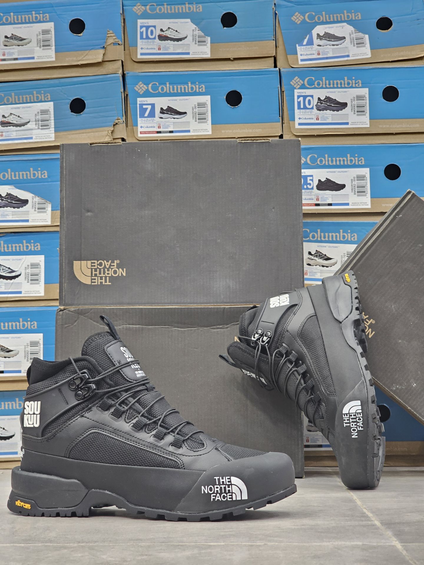 کوهنوردی نورث فیس و طبیعت گردی The North Face SOUKUUسایز ۴۰ الی ۴۵ضد آب و رویه گورتکس زیره ویبرام ضمانت کیفیت کالا فروش تکی و عمده
