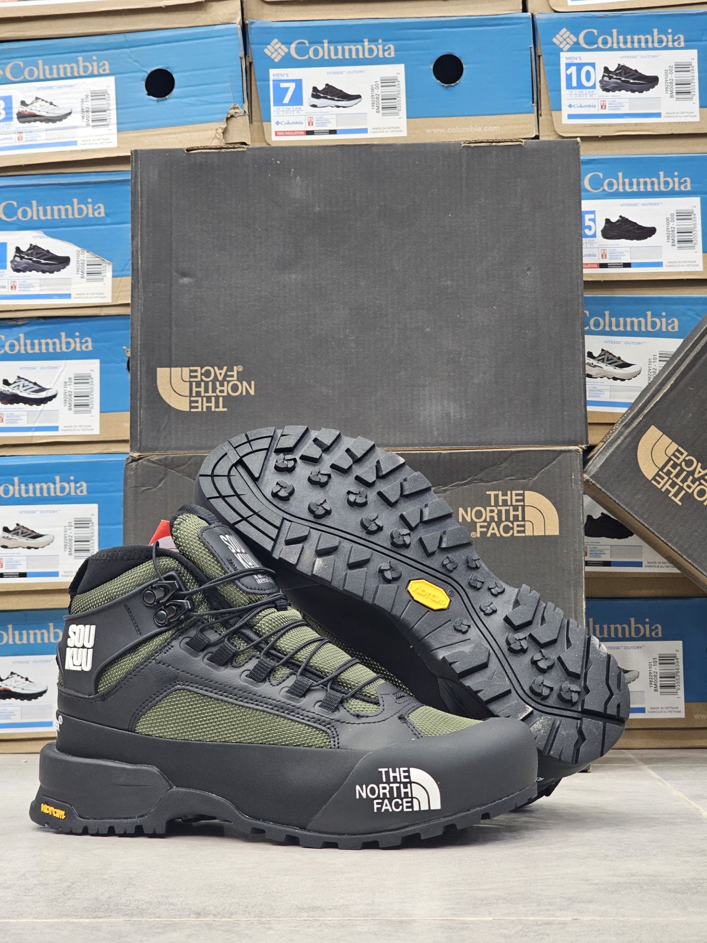 کوهنوردی نورث فیس و طبیعت گردی The North Face SOUKUUسایز ۴۰ الی ۴۵ضد آب و رویه گورتکس زیره ویبرام ضمانت کیفیت کالا فروش تکی و عمده