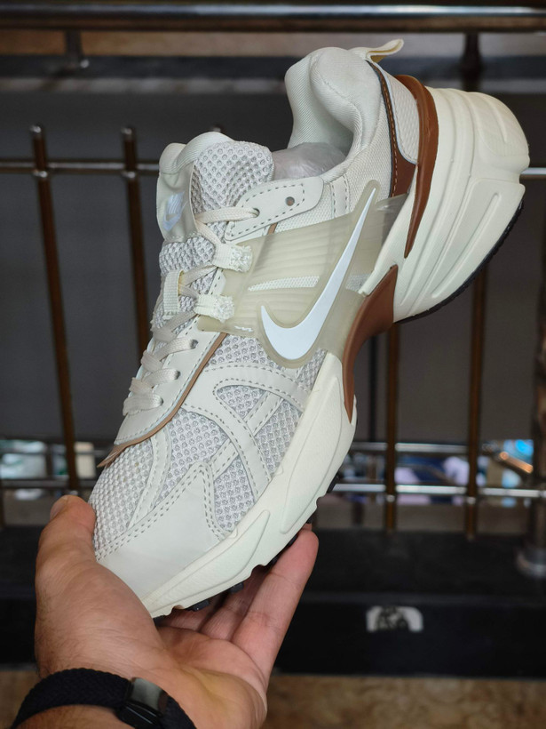 کتونی مسترکوالیتی نایک وی تو کی Nike V2k Run /سایز 37الی۴۵ساخت ویتنام وارداتی فروش تکی و عمده ضمانت کیفیت کالا