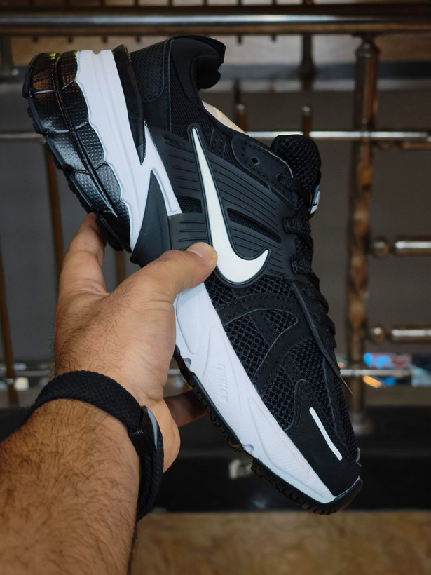 کتونی مسترکوالیتی نایک وی تو کی Nike V2k Run /سایز 37الی۴۵ساخت ویتنام وارداتی فروش تکی و عمده ضمانت کیفیت کالا