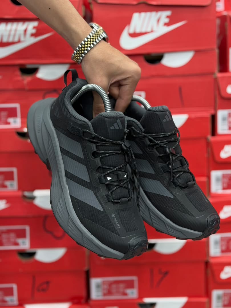 کتونی آدیداس ترکس TERREX Agravic GTX ساخت ویتنام وارداتی تریل رانینگ سایز ۴۰ الی۴۵ فروش تکی و عمده ضمانت کیفیت کالا