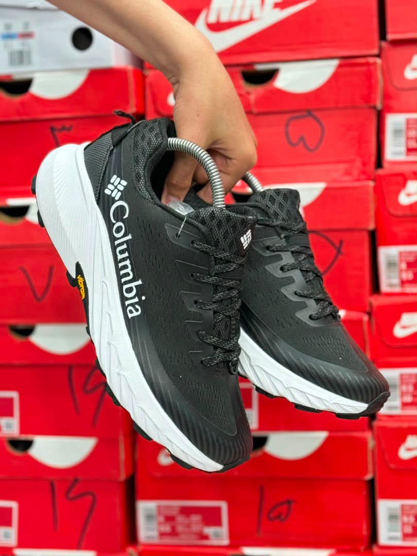 کتونی مسترکوالیتی کلمبیا /Columbia GORE-TEX Vietnam/سایز ۴۰ الی ۴۵ساخت ویتنام وارداتی زیره ویبرام رویه گورتکس ضمانت کیفیت کالا