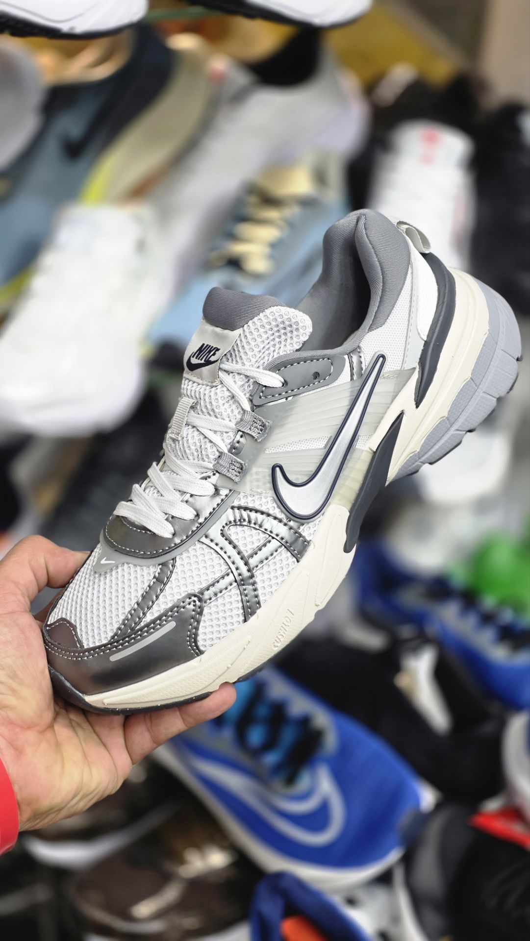 کتونی زنانه و مردانه نایک وی تو کی Nike V2k Run /سایز 37الی۴۵ساخت ویتنام وارداتی فروش تکی و عمده ضمانت کیفیت کالا