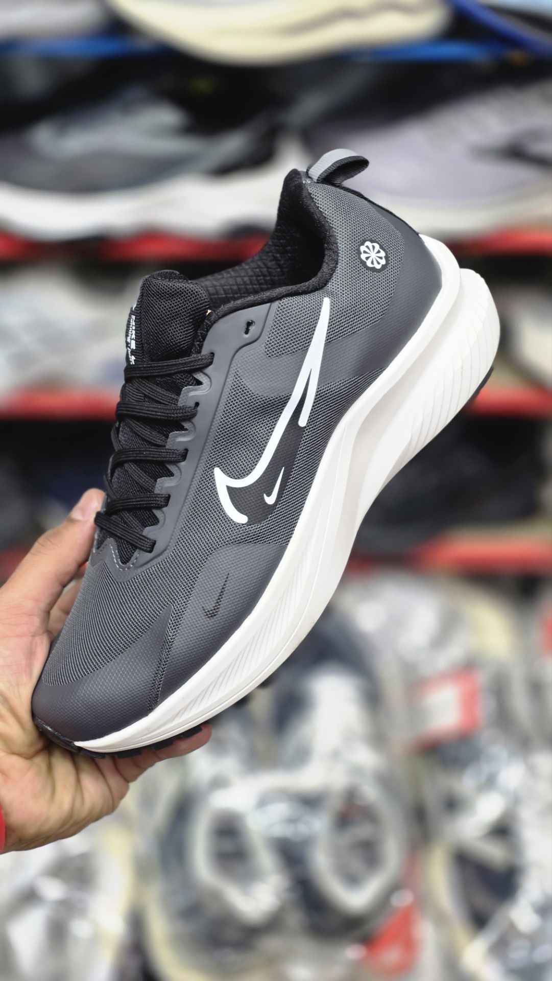 کتونی نایک ایرزوم پیاده رویی و رانینگNike Air Zoom سایز۳۸ الی ۴۵ساخت ویتنام وارداتی ضمانت کیفیت کالا فروش تکی و عمده