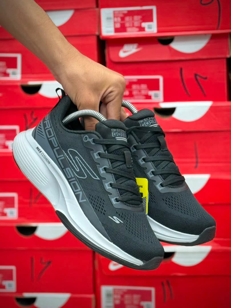 کتونی اسکیچرزمکس کوشن پروپالشن Skechers Max Cushioning Propulsionوارداتی ساخت ویتنام سایز ۴۰ الی ۴۵فروش تکی و عمده ضمانت و کیفیت کالا
