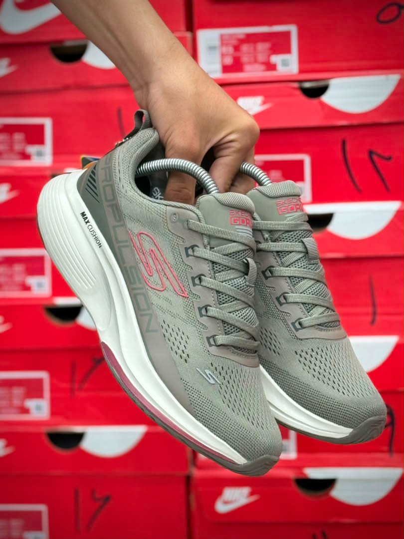 کتونی اسکیچرزمکس کوشن پروپالشن Skechers Max Cushioning Propulsionوارداتی ساخت ویتنام سایز ۴۰ الی ۴۵فروش تکی و عمده ضمانت و کیفیت کالا