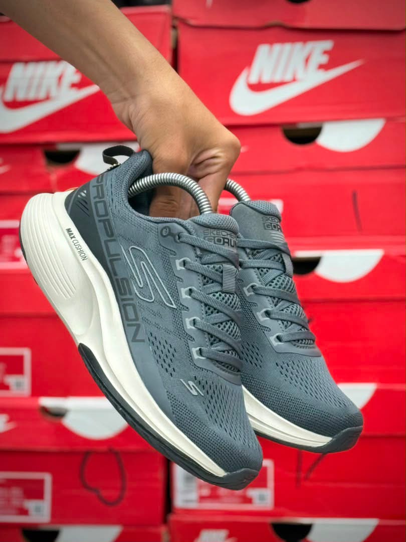 کتونی اسکیچرزمکس کوشن پروپالشن Skechers Max Cushioning Propulsionوارداتی ساخت ویتنام سایز ۴۰ الی ۴۵فروش تکی و عمده ضمانت و کیفیت کالا