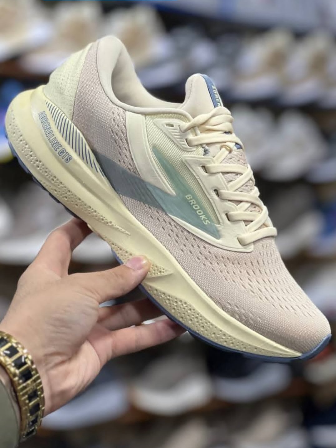 کتونی بروکس آدرنالین جی تی اس24/24 Brooks Adrenaline GTSساخت ویتنام وارداتی سایز ۴۰ الی ۴۵فروش تکی و عمده ضمانت کیفیت کالا