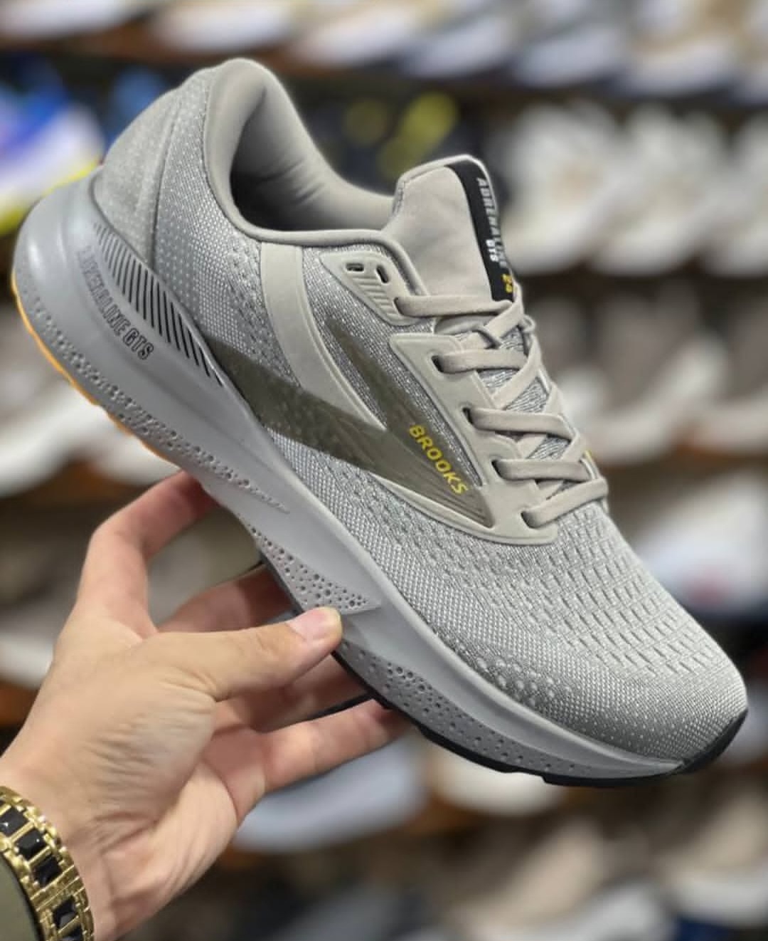 کتونی بروکس آدرنالین جی تی اس24/24 Brooks Adrenaline GTSساخت ویتنام وارداتی سایز ۴۰ الی ۴۵فروش تکی و عمده ضمانت کیفیت کالا