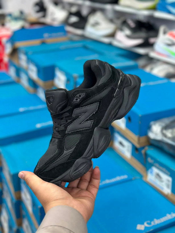 کتونی نیوبالانس ۹۰۶۰ Newbalance 9060پیاده رویی و رانینگ ساخت ویتنام وارداتی سایز ۴۰الی ۴۵ فروش تکی و عمده ضمانت کیفیت کالا