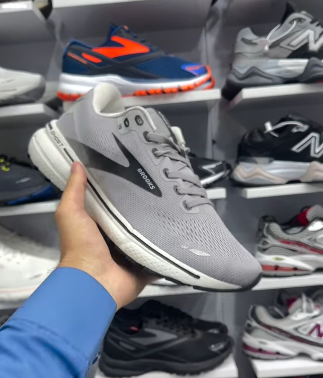 کتونی بروکس گاست ۱۵ Brooks Ghost 15سایز ۳۷ الی ۴۵ساخت ویتنام وارداتی ضمانت کیفیت کالا فروش تکی و عمده