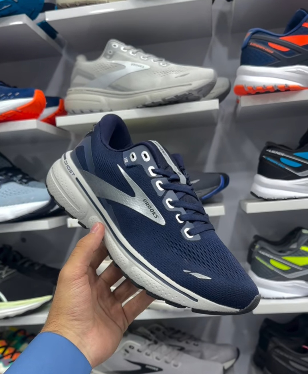 کتونی بروکس گاست ۱۵ Brooks Ghost 15سایز ۳۷ الی ۴۵ساخت ویتنام وارداتی ضمانت کیفیت کالا فروش تکی و عمده