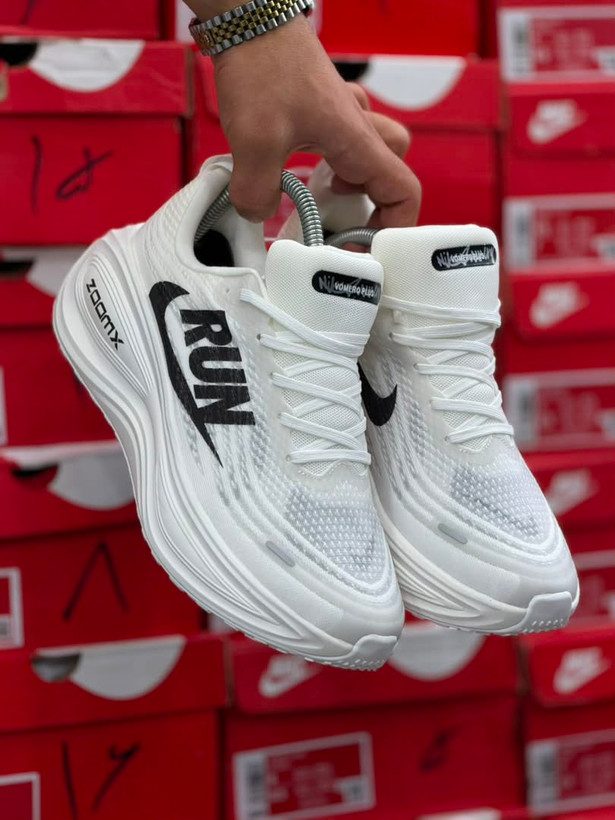 کتونی نایک ومرو 18 Nike Vomero 18 ساخت ویتنام وارداتی سایز ۳۸ الی ۴۵ضمانت کیفیت کالا فروش تکی و عمده