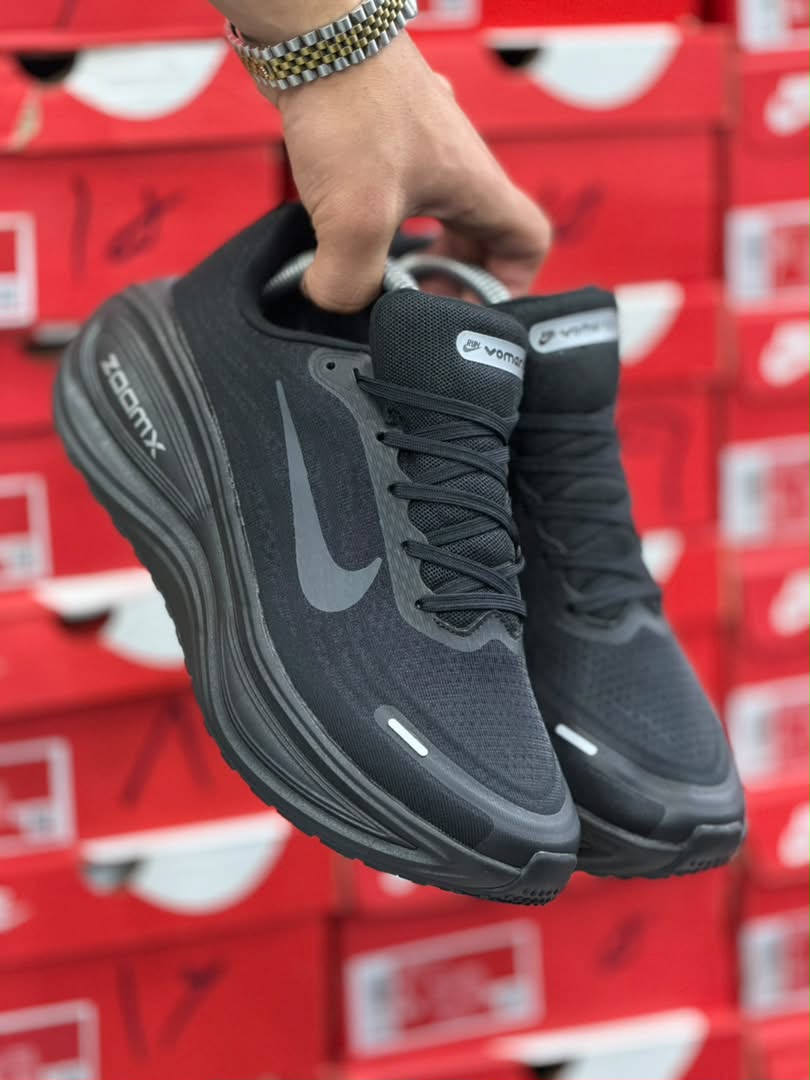 کتونی نایک ومرو 18 Nike Vomero 18 ساخت ویتنام وارداتی سایز ۳۸ الی ۴۵ضمانت کیفیت کالا فروش تکی و عمده