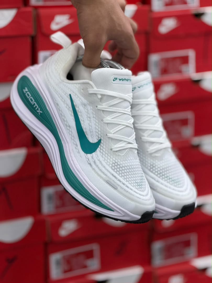 کتونی نایک ومرو 18 Nike Vomero 18 ساخت ویتنام وارداتی سایز ۳۸ الی ۴۵ضمانت کیفیت کالا فروش تکی و عمده