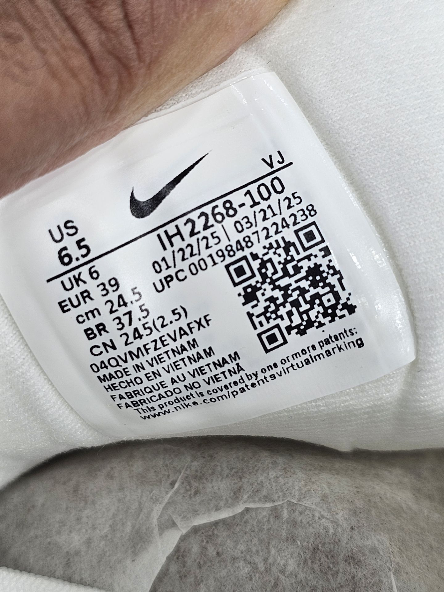 کتونی نایک ومرو 18 Nike Vomero 18 ساخت ویتنام وارداتی سایز ۳۸ الی ۴۵ضمانت کیفیت کالا فروش تکی و عمده