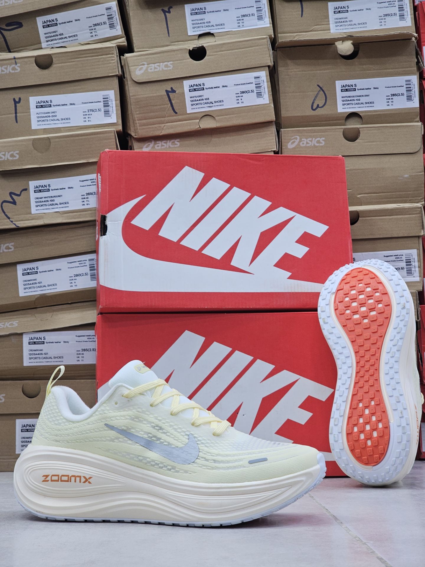 کتونی نایک ومرو 18 Nike Vomero 18 ساخت ویتنام وارداتی سایز ۳۸ الی ۴۵ضمانت کیفیت کالا فروش تکی و عمده