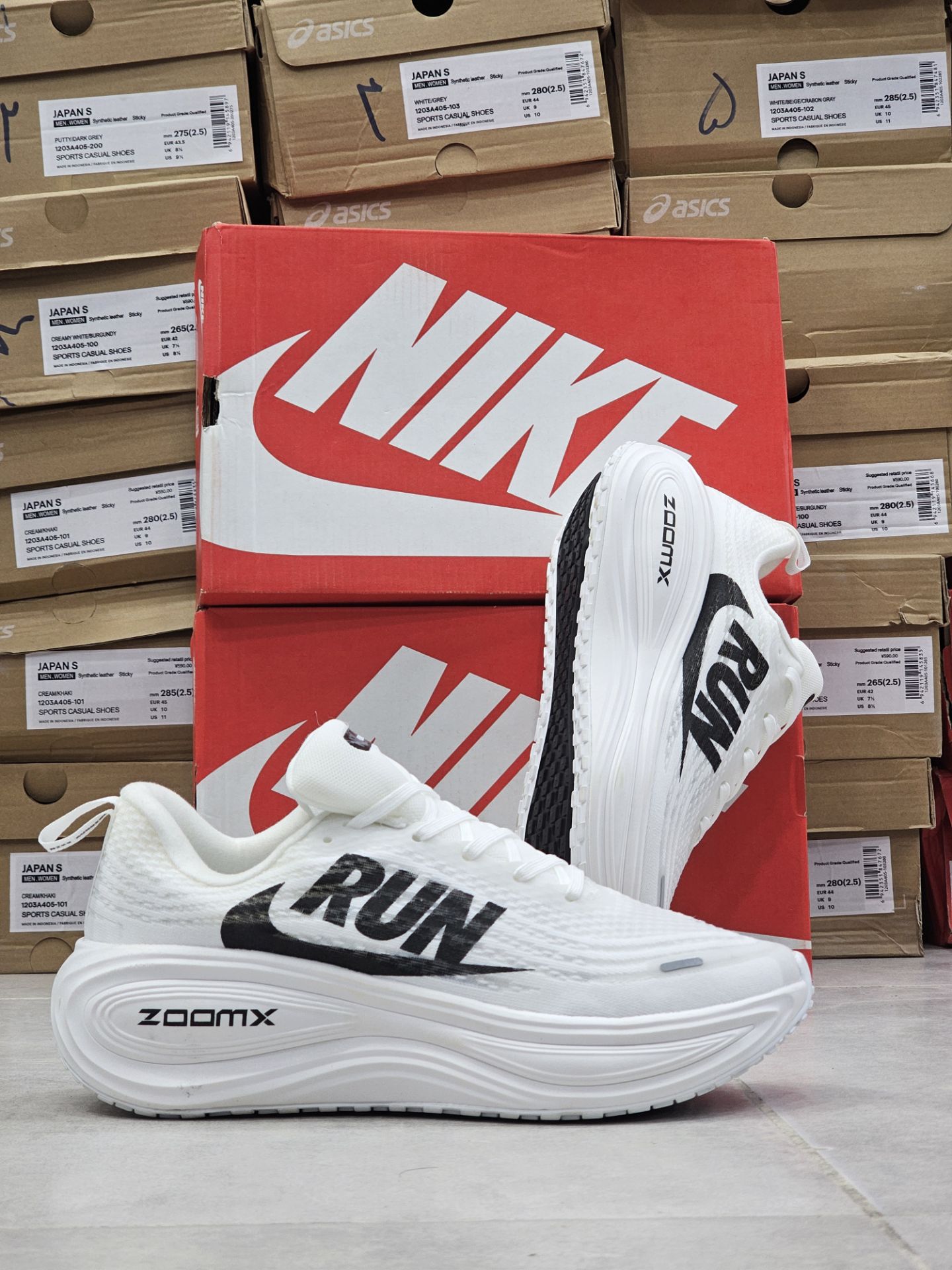 کتونی نایک ومرو 18 Nike Vomero 18 ساخت ویتنام وارداتی سایز ۳۸ الی ۴۵ضمانت کیفیت کالا فروش تکی و عمده
