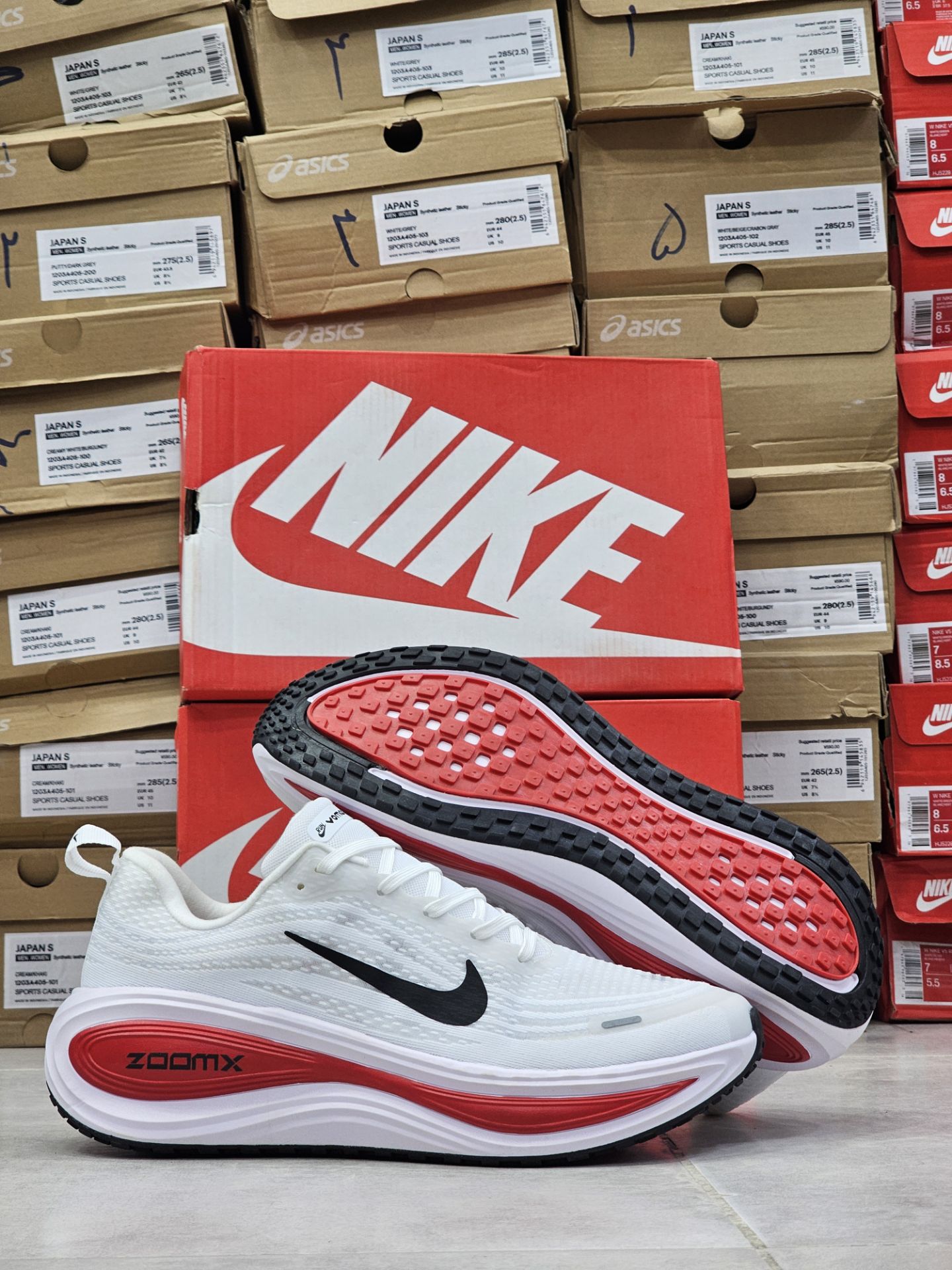 کتونی نایک ومرو  18 Nike Vomero 18 ساخت ویتنام وارداتی سایز ۳۸ الی ۴۵ضمانت کیفیت کالا فروش تکی و عمده