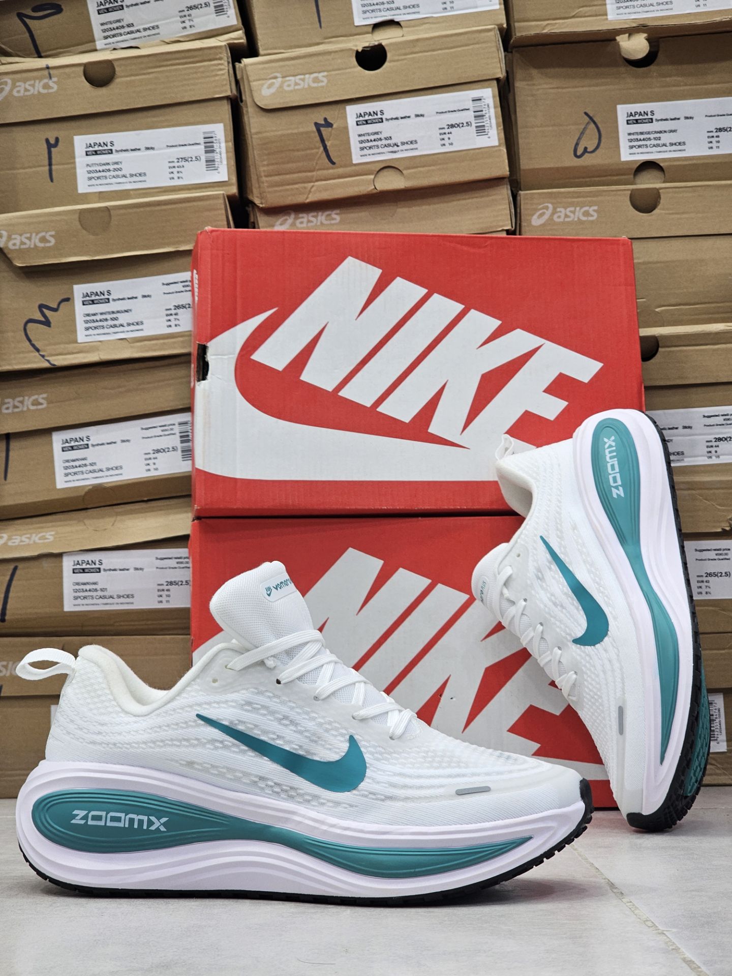 کتونی نایک ومرو  18 Nike Vomero 18 ساخت ویتنام وارداتی سایز ۳۸ الی ۴۵ضمانت کیفیت کالا فروش تکی و عمده