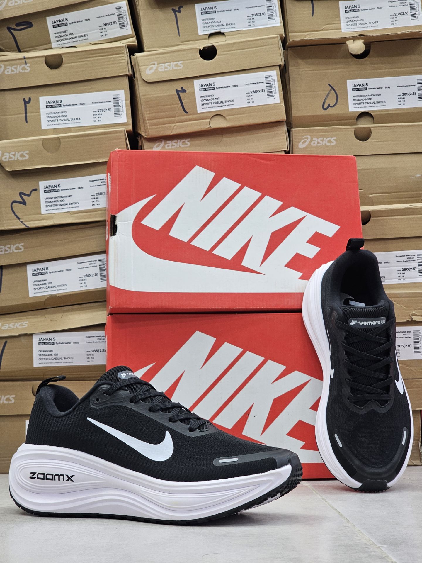 کتونی نایک ومرو 18 Nike Vomero 18 ساخت ویتنام وارداتی سایز ۳۸ الی ۴۵ضمانت کیفیت کالا فروش تکی و عمده