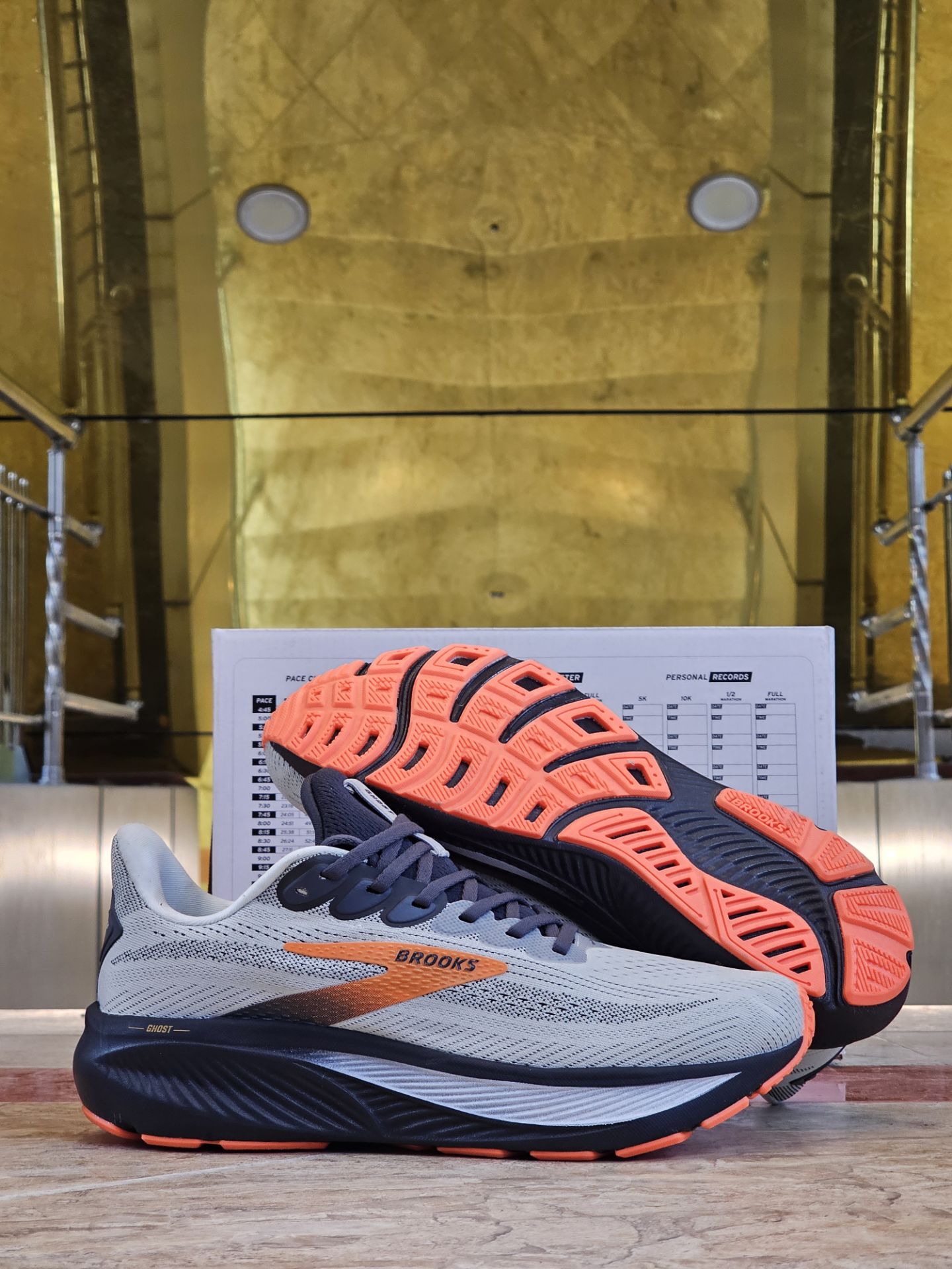 کتونی رانینگ بروکس گاست ۱۷ Brooks ghost 17ساخت ویتنام وارداتی سایز ۴۰ الی ۴۵ضمانت کیفیت کالا فروش تکی و عمده