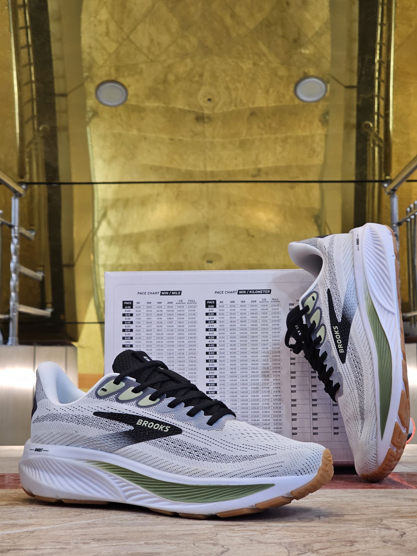 کتونی رانینگ بروکس گاست ۱۷ Brooks ghost 17ساخت ویتنام وارداتی سایز ۴۰ الی ۴۵ضمانت کیفیت کالا فروش تکی و عمده