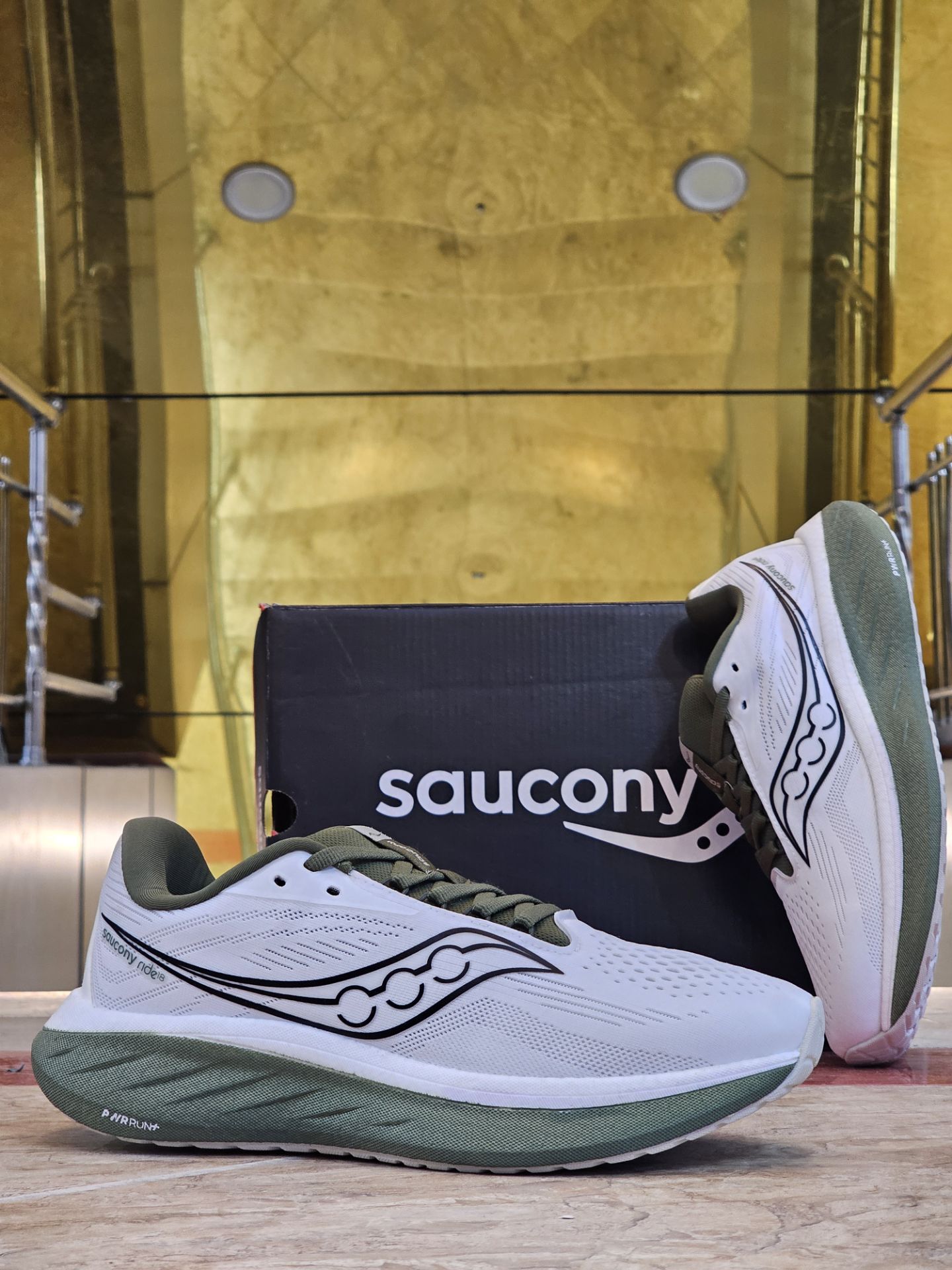 کتونی رانینگ ساکونی راید ۱۸ Saucony Ride 18ضمانت کیفیت کالاساخت ویتنام وارداتی فروش تکی و عمده سایز۴۰ الی ۴۵