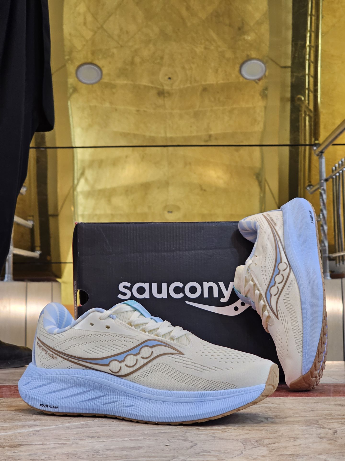 کتونی رانینگ ساکونی راید ۱۸ Saucony Ride 18ضمانت کیفیت کالاساخت ویتنام وارداتی فروش تکی و عمده سایز۴۰ الی ۴۵