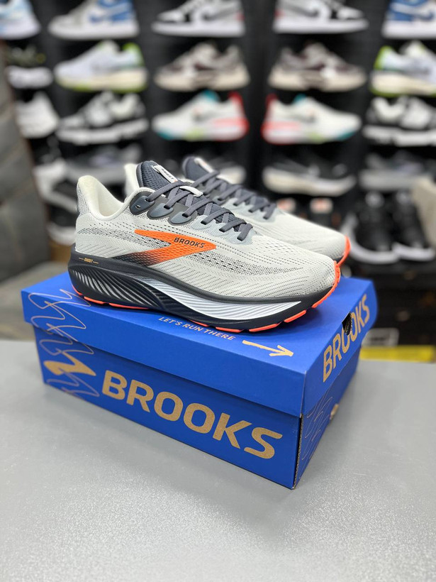 کتونی مسترکوالیتی بروکس گاست ۱۷ Brooks ghost 17ساخت ویتنام وارداتی سایز ۴۰ الی ۴۵ضمانت کیفیت کالا فروش تکی و عمده