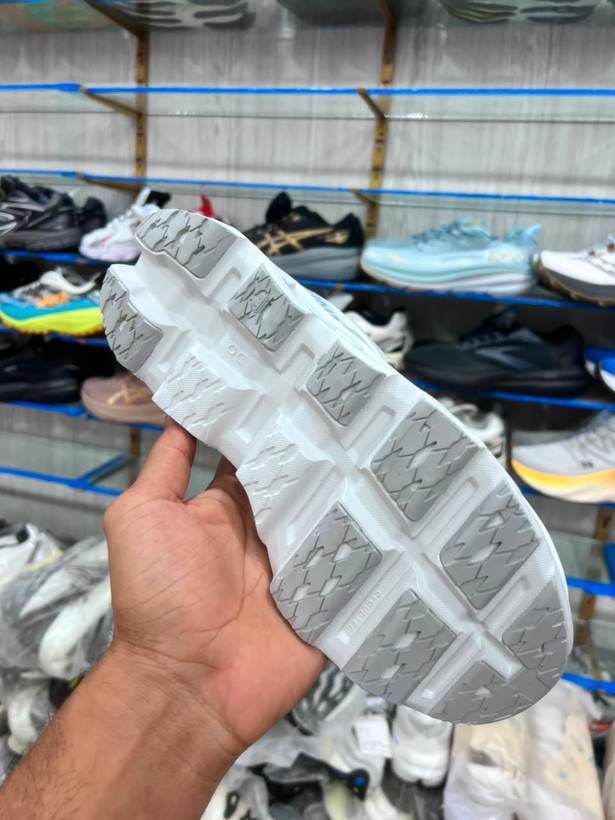 کتونی کیوسی آنرانینگ QC On M Cloudultra 3 با فوم Helion HF | دوام و راحتی در تمام طول مسیرسایز۴۰ الی ۴۵ساخت ویتنام وارداتی فروش تکی و عمده ضمانت کیفیت کالا