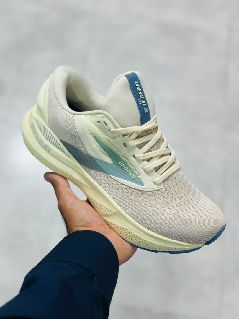 کتونی بروکس گلیسرین ۲۴ BROOKS GLYCERIN ۲۴ساخت ویتنام وارداتی سایز۴۰ الی ۴۵ ضمانت کیفیت کالا فروش تکی و عمده