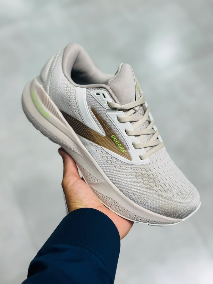 کتونی بروکس گلیسرین ۲۴ BROOKS GLYCERIN ۲۴ساخت ویتنام وارداتی سایز۴۰ الی ۴۵ ضمانت کیفیت کالا فروش تکی و عمده