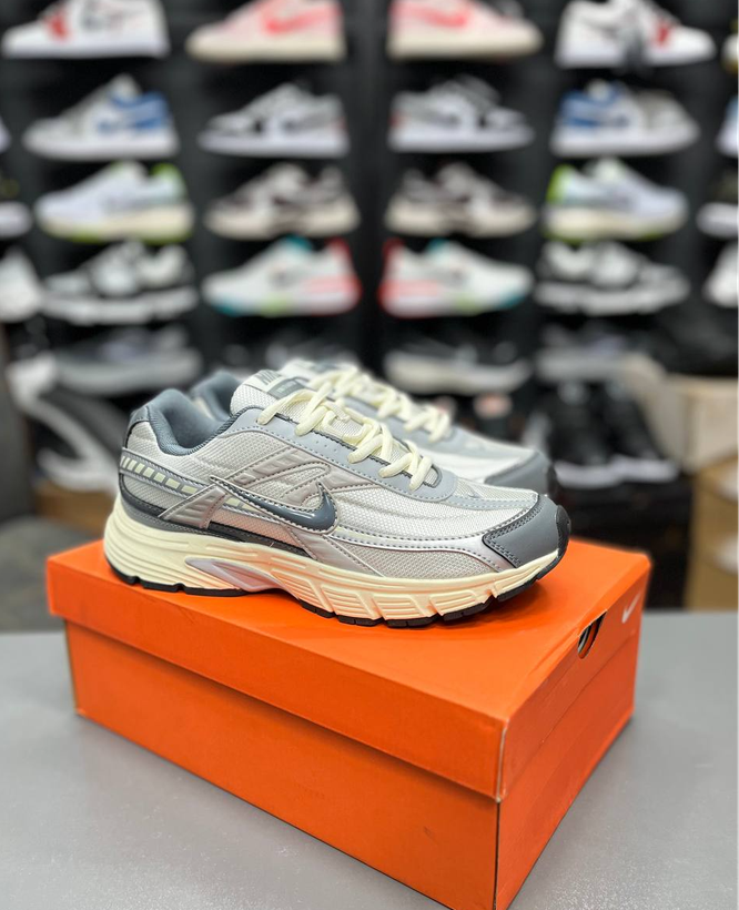 کتونی نایک اینیتییتور Nike Initiatorرانینگ و پیاده رویی ساخت ویتنام وارداتی سایز۳۷ الی ۴۵فروش تکی و عمده ضمانت کیفیت کالا