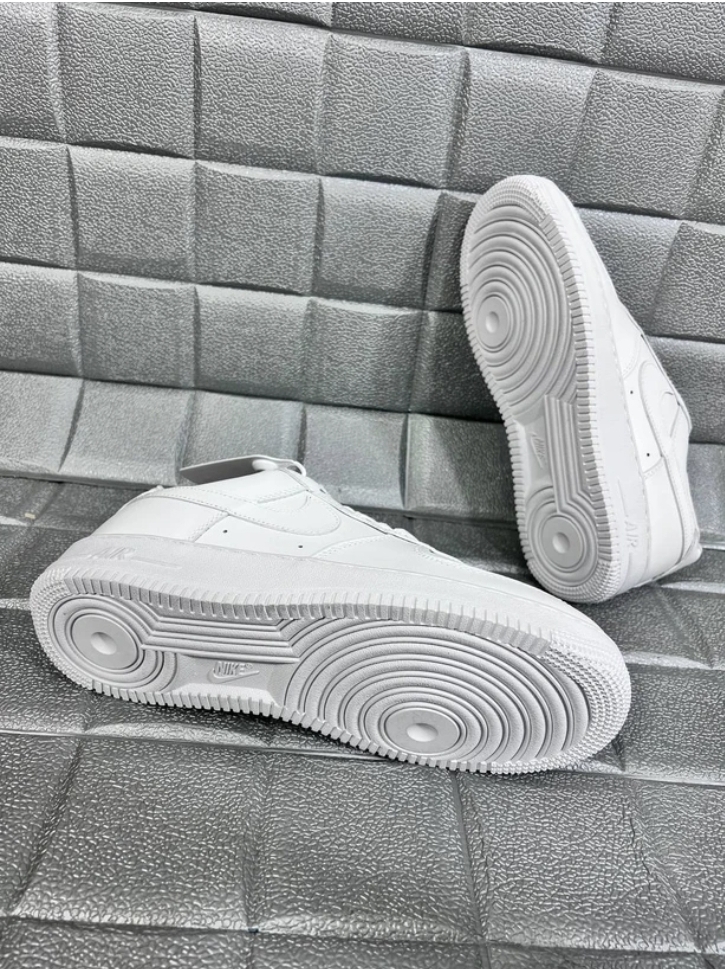کتونی نایک ایرفورس کلاسیک/Nike Air force/ساخت ویتنام/ رویه چرم سایز ۴۰تا ۴۵/سفید کلاسیک/فروش عمده وتک