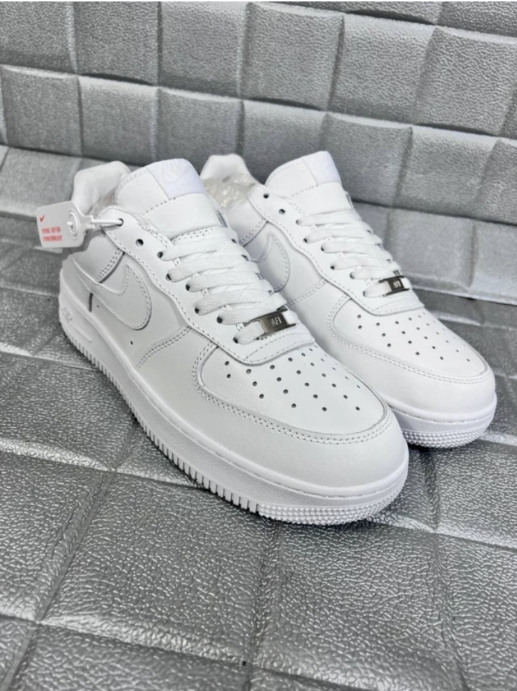 کتونی نایک ایرفورس کلاسیک/Nike Air force/ساخت ویتنام/ رویه چرم سایز ۴۰تا ۴۵/سفید کلاسیک/فروش عمده وتک