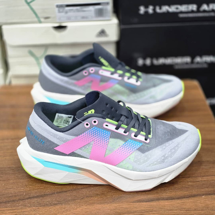 کتونی نیوبالانس الی New Balance FuelCell SuperComp Elite v3 ساخت ویتنام وارداتی سایز ۴۰ الی۴۵فروش تکی و عمده پایین ترین قیمت بالاترین کیفیت