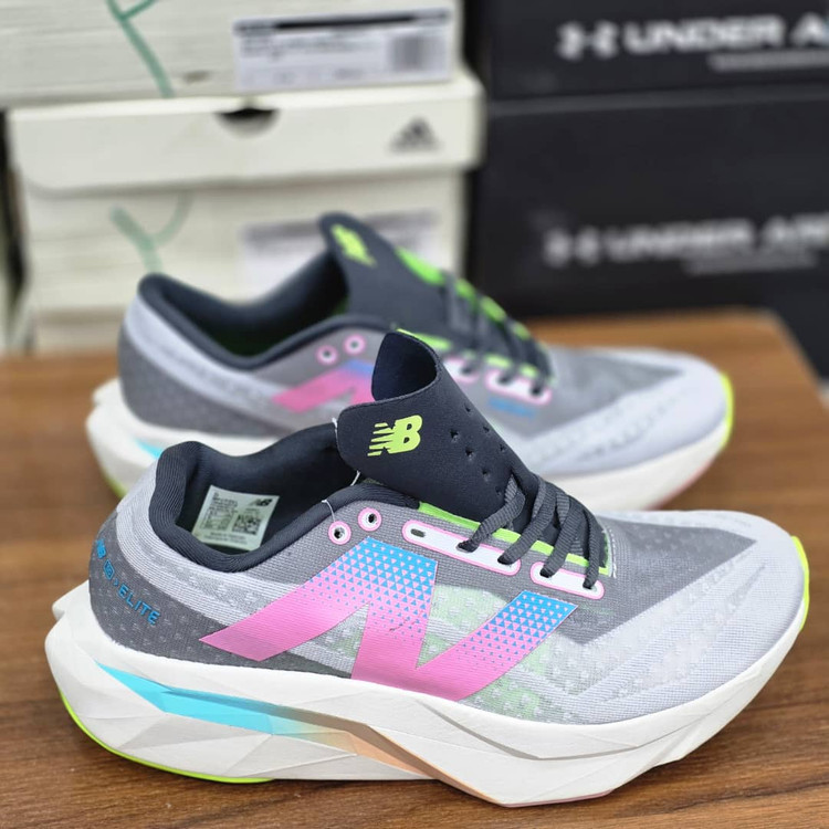 کتونی نیوبالانس الی New Balance FuelCell SuperComp Elite v3 ساخت ویتنام وارداتی سایز ۴۰ الی۴۵فروش تکی و عمده پایین ترین قیمت بالاترین کیفیت