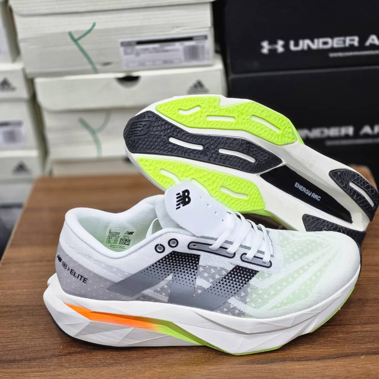 کتونی نیوبالانس الی New Balance FuelCell SuperComp Elite v3 ساخت ویتنام وارداتی سایز ۴۰ الی۴۵فروش تکی و عمده پایین ترین قیمت بالاترین کیفیت