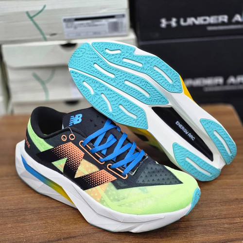 کتونی نیوبالانس الی New Balance FuelCell SuperComp Elite v3 ساخت ویتنام وارداتی سایز ۴۰ الی۴۵فروش تکی و عمده پایین ترین قیمت بالاترین کیفیت