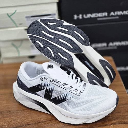 کتونی نیوبالانس الی New Balance FuelCell SuperComp Elite v3 ساخت ویتنام وارداتی سایز ۴۰ الی۴۵فروش تکی و عمده پایین ترین قیمت بالاترین کیفیت