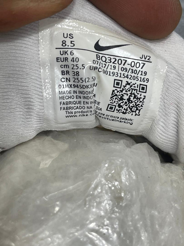 کتونی نایک ریولیشنNike Revolution 5 ۵سایز: ۴۰فروش به ضمانت اورجینال استوک اروپایی