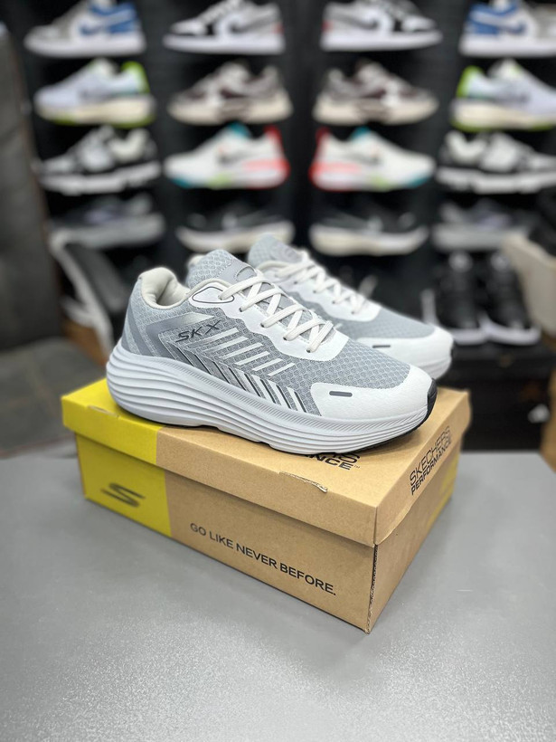 کتونی مردانه اسکیچرز Skechers SKXساخت ویتنام وارداتی سایز۴۰ الی ۴۵فروش تکی و عمده ضمانت اصالت کالا