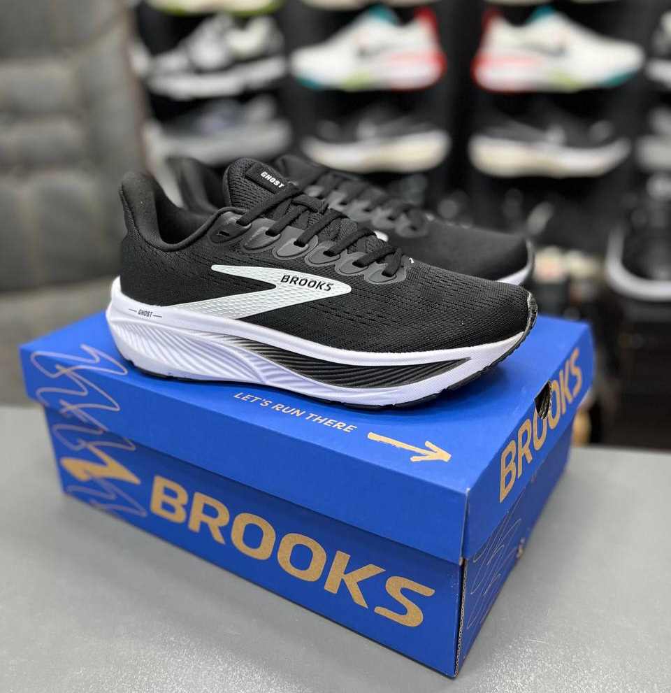 کتونی رانینگ بروکس گاست ۱۷ Brooks ghost 17ساخت ویتنام وارداتی سایز ۴۰ الی ۴۵ضمانت کیفیت کالا فروش تکی و عمده