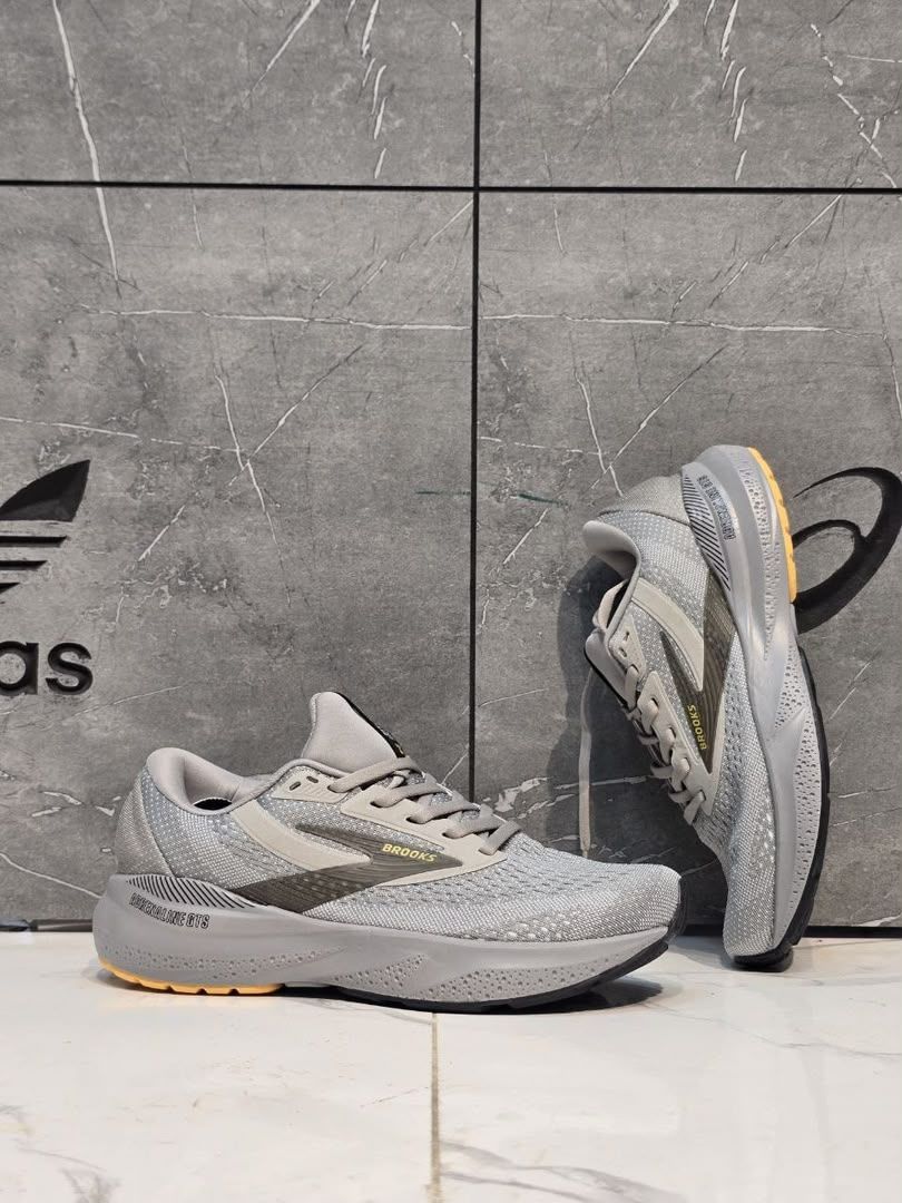کتونی بروکس گلیسرین ۲۴ BROOKS GLYCERIN ۲۴ساخت ویتنام وارداتی سایز۴۰ الی ۴۵ ضمانت کیفیت کالا فروش تکی و عمده